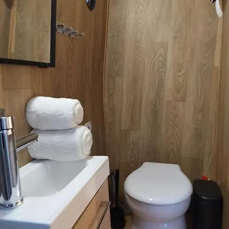 Peniche Cocoun 보트호텔 *